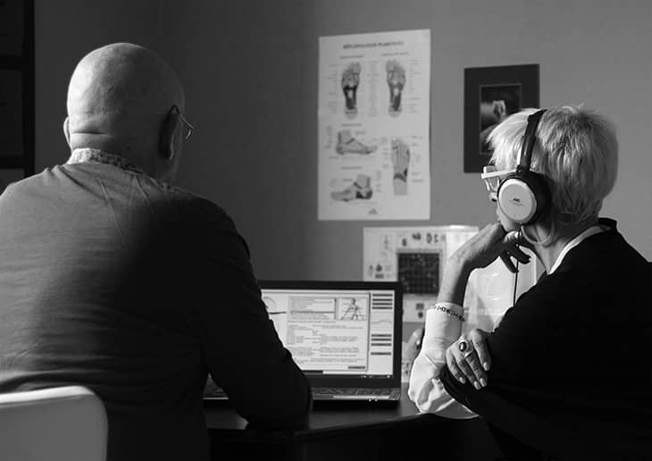 Didier Martin et une patiente en séance de Physioscan.